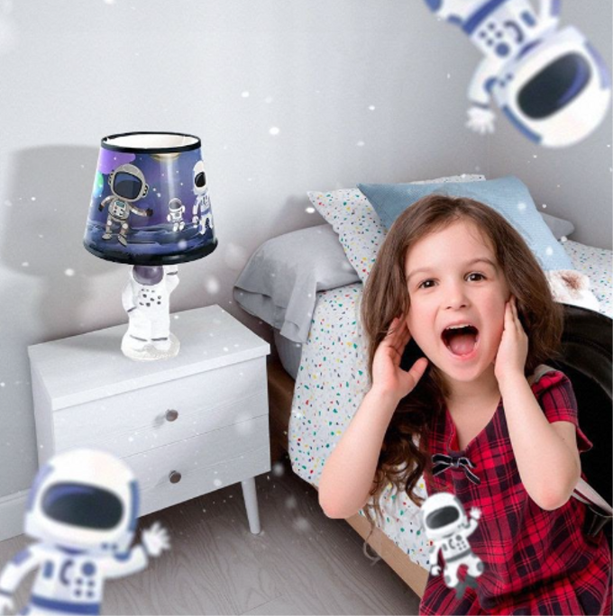 Lámpara Infantil de Astronauta – ¡Luz mágica para soñar y explorar el espacio!